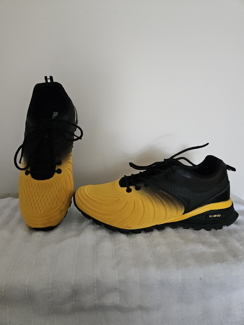 Kricely Men's Trail Running Hiking Low Top 11.5 Wide Sneakers. Yellow/Black